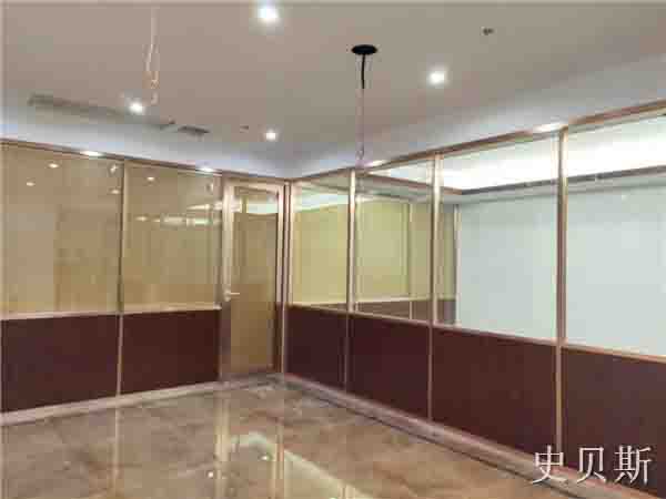 龙潭玫瑰金色隔断墙.jpg 龙潭玫瑰金色隔断墙.jpg